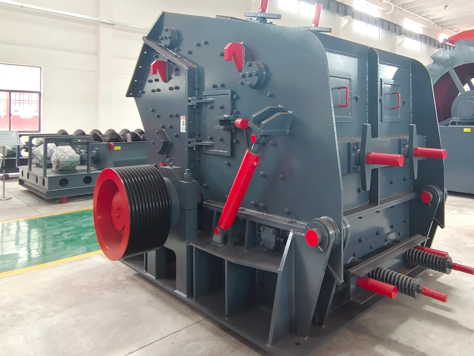Impact crusher in the workshop